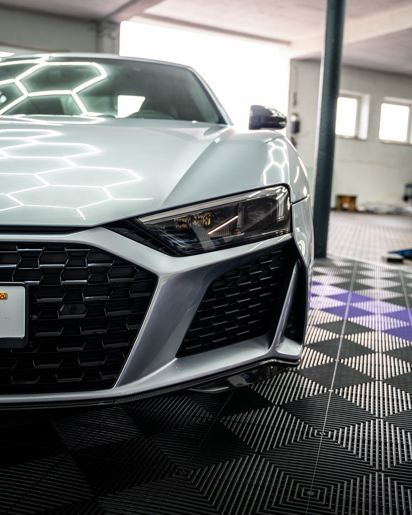 Audi R8 nach Lackschutzfolierung – Detail von Motorhaube, Scheinwerfer und Stoßfänger